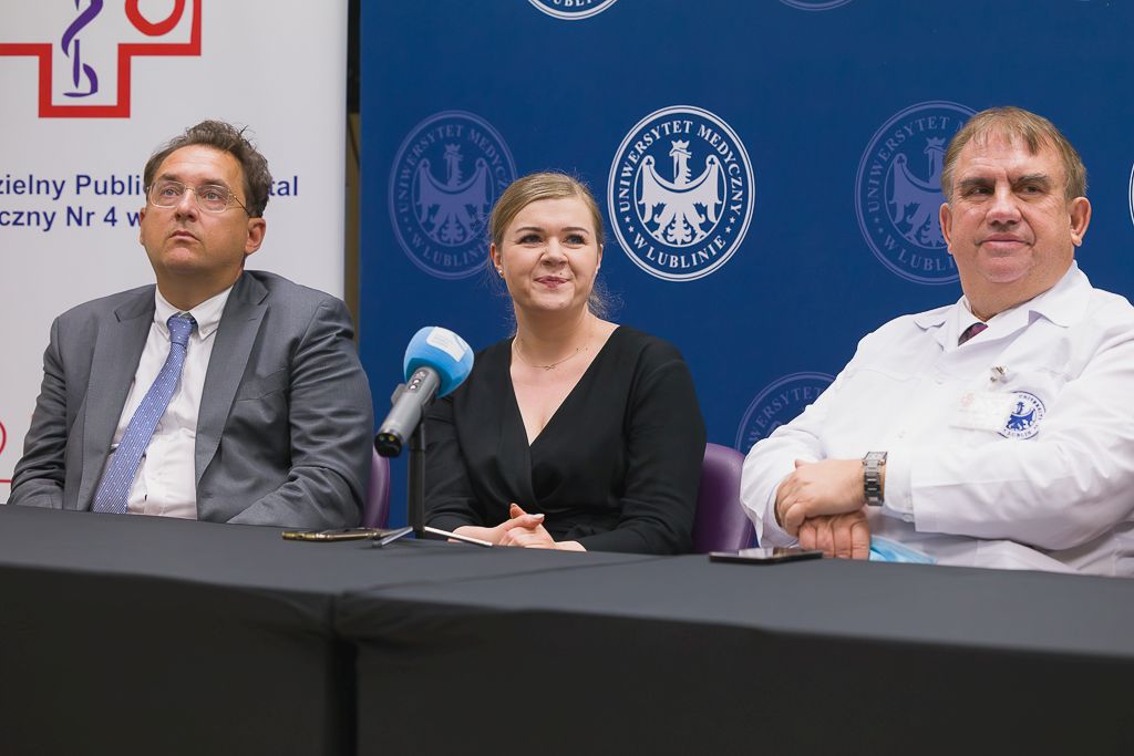 Michał Szabelski, Zastępca Dyrektora ds. Finansów i Rozwoju SPSK Nr 4 w Lublinie, prof. Ewelina Grywalska oraz prof. Wojciech Załuska, Rektor Uniwersytetu Medycznego w Lublinie