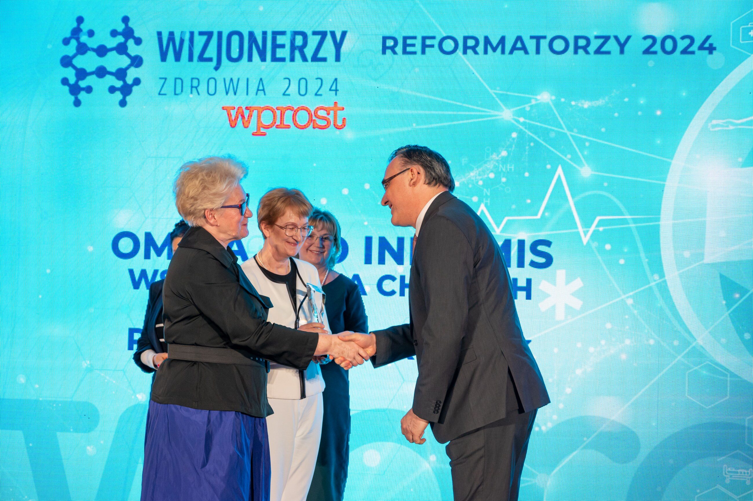 Prof. Konrad Rejdak odbiera nagrodę Omnia Pro Infirmis Wszystko dla Chorych