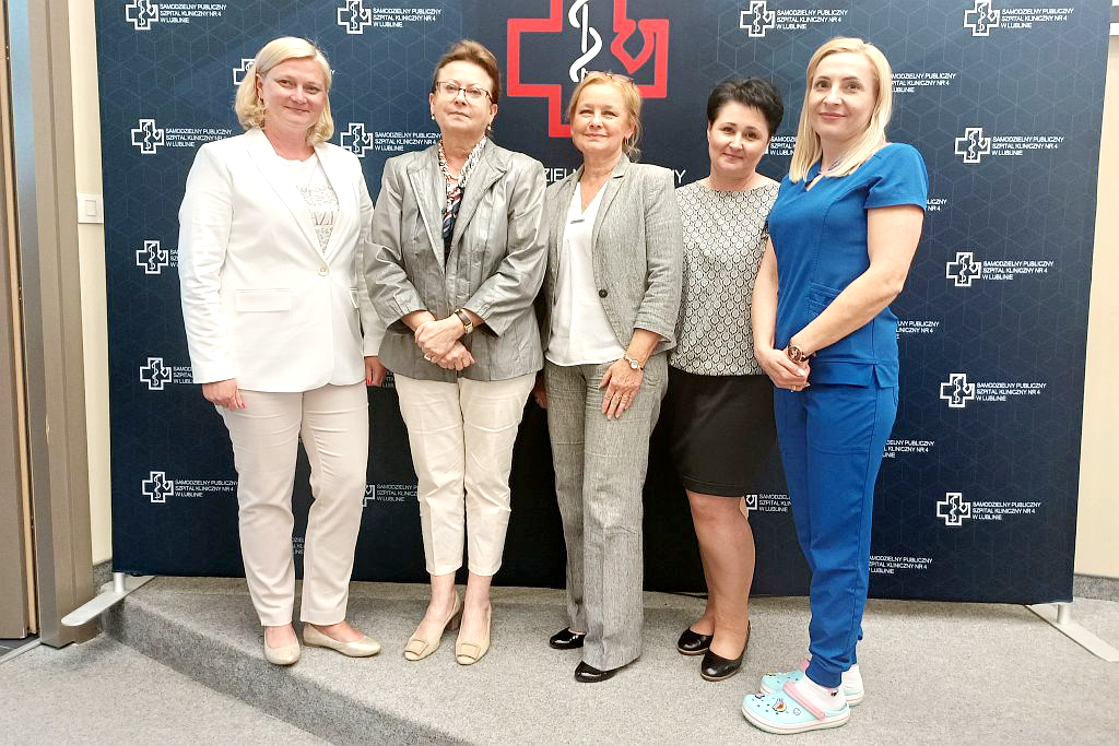 Organizatorki spotkania w SPSK Nr 4 - na zdjęciu od lewej: Agnieszka Szczepanowska, prof. Bożena Leszczyńska-Gorzelak, Hanna Drozdowicz, Agnieszka Moszczyńska-Błaszczak i Agnieszka Szmigielska.