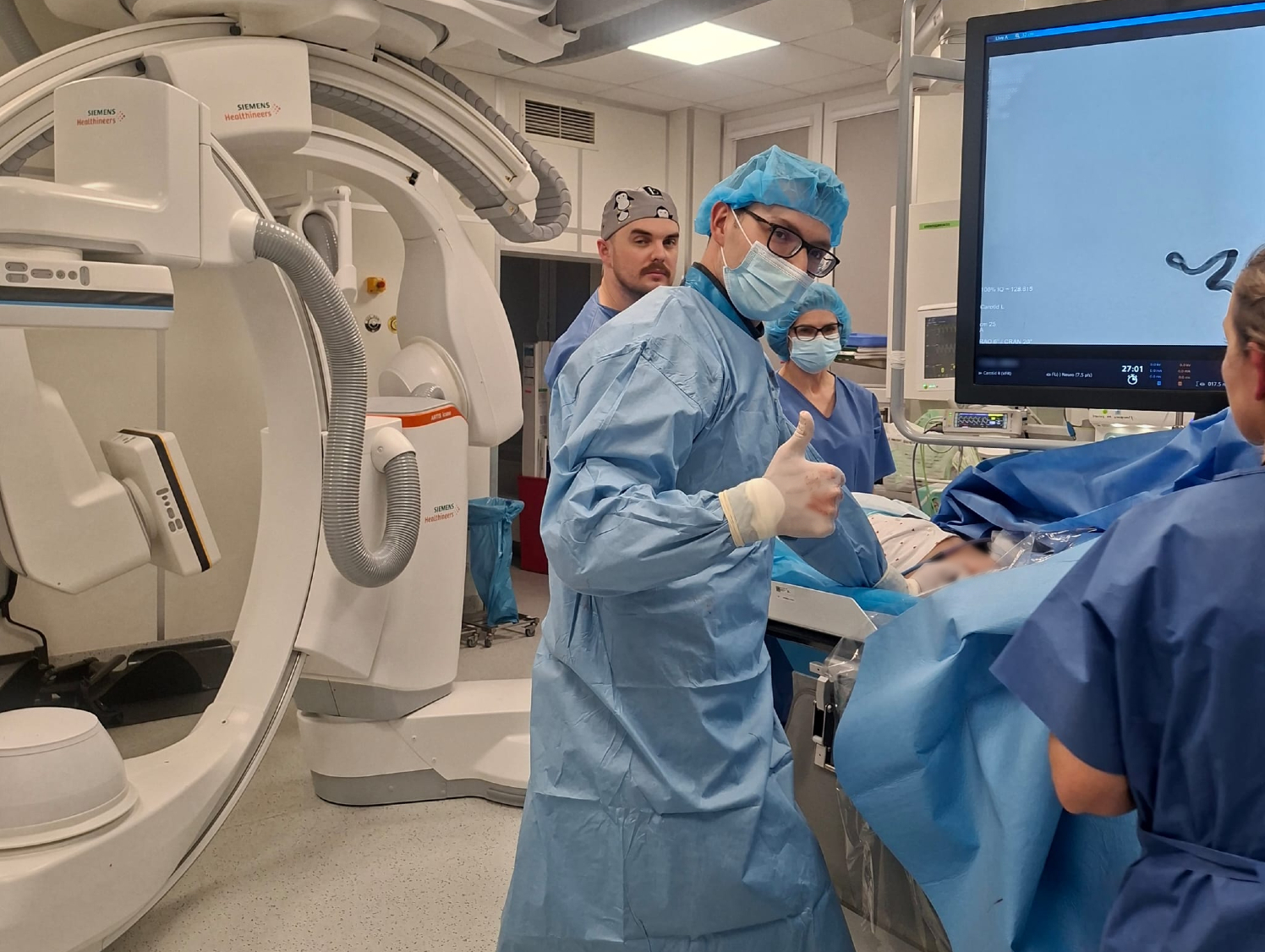 Skuteczna współpraca zespołów dwóch szpitali uratowała życie i zdrowie 9-letniej pacjentki