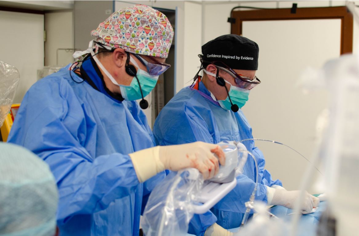 Zdjęcie wykonane podczas zabiegu angioplastyki wieńcowej z użyciem lasera ekscymerowego u pacjenta hospitalizowanego w Klinice Kardiologii SPSK Nr 4 w Lublinie. 