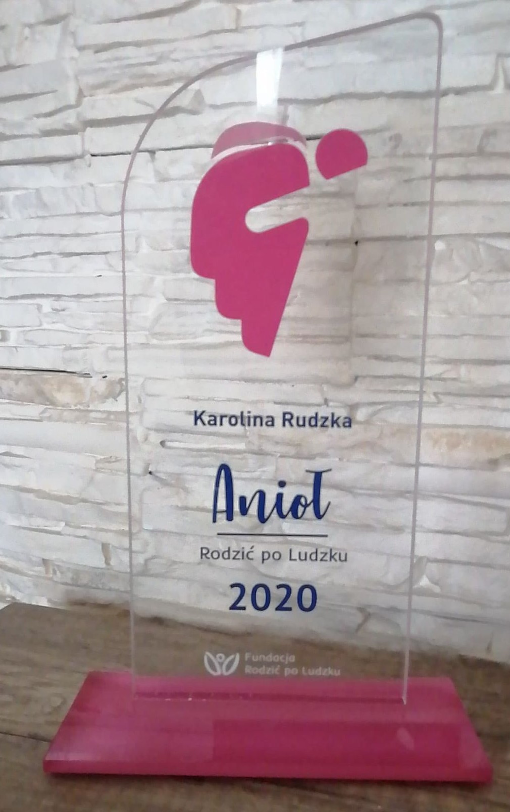 Statuetka, którą otrzymała laureatka konkursu Karolina Rudzka z SPSK Nr 4 w Lublinie.