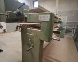 Szlifierka widziana z boku.