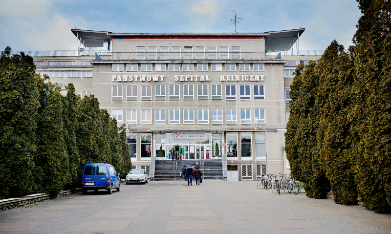 Wejście główne do szpitala przed modernizacją