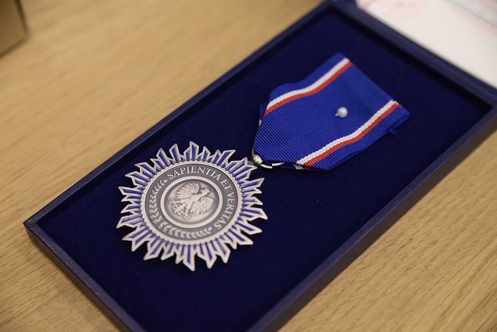 Srebrny Medal "Zasłużony dla Nauki Polskiej Sapientia et Veritas"