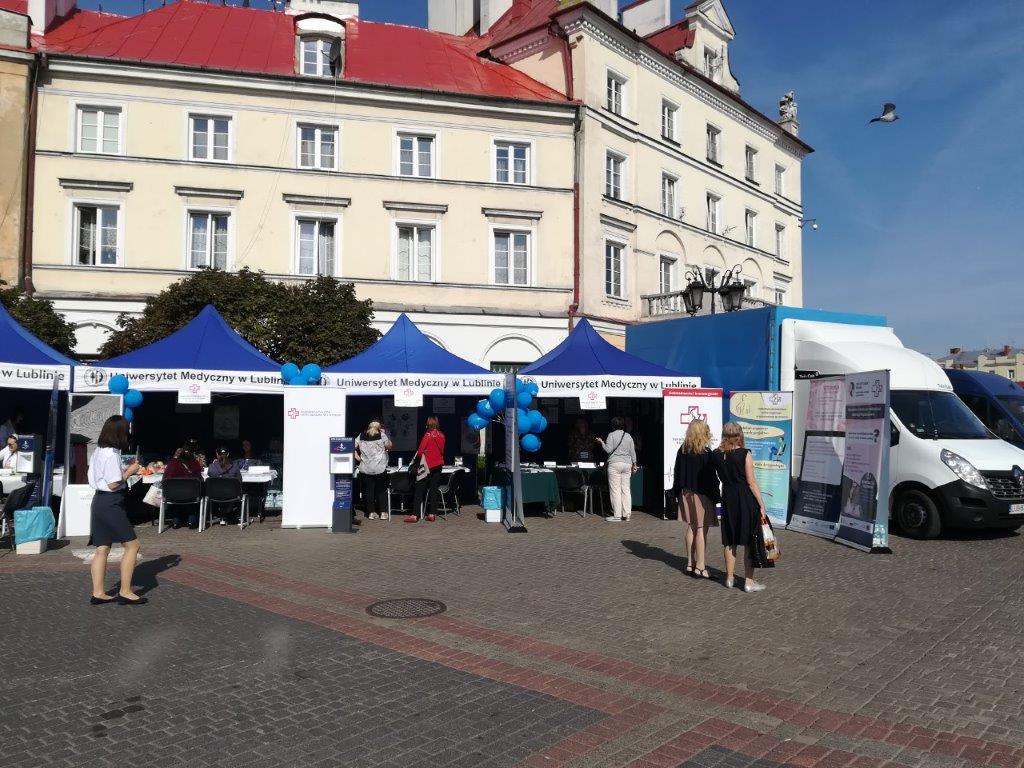 Stoisko SPSK Nr 4 w Lublinie na Placu Zamkowym w Lublinie.