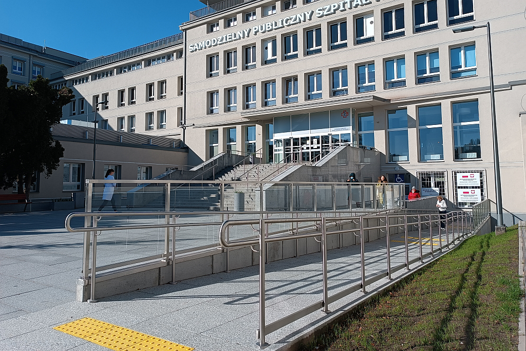 szpital podjazd1